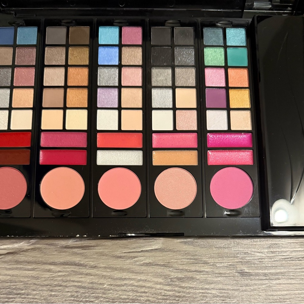 Multi-Color Eyeshadow Palette